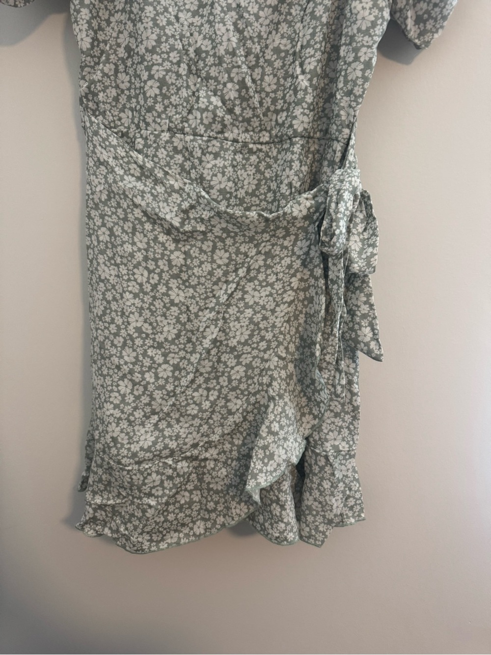Trixxi Light Green Floral Puff-Sleeve Wrap Dress - Picture 5 of 10